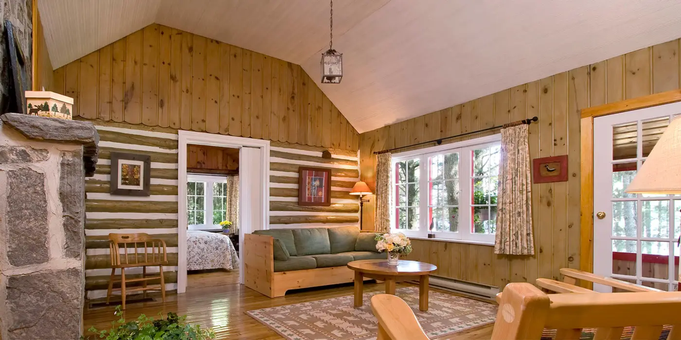 Inside view of Crowe Cottage at Killarney Lodge in Algonquin Park