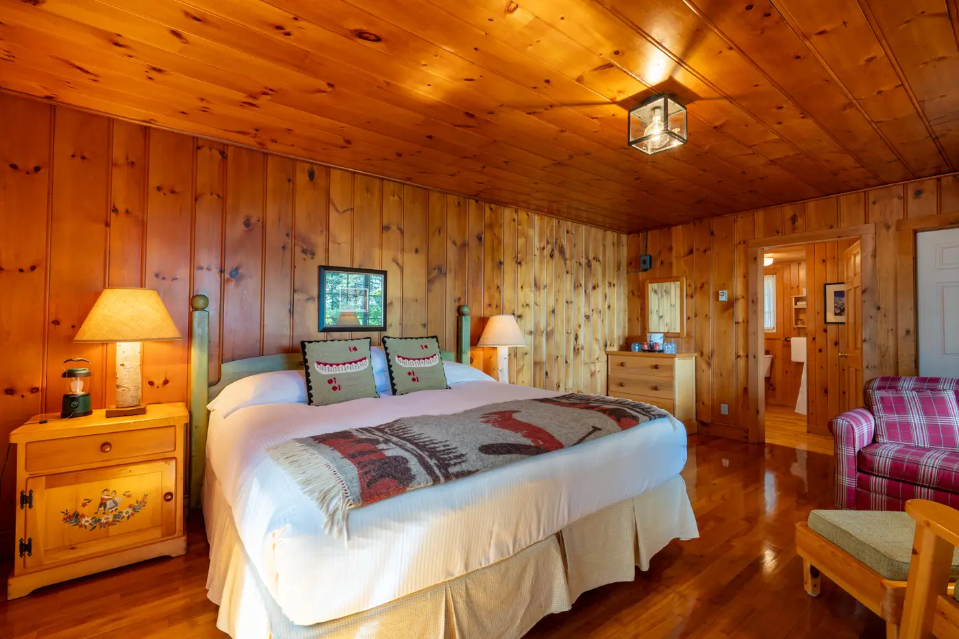 Cabin bedroom at Killarney Lodge in Algonquin Park.