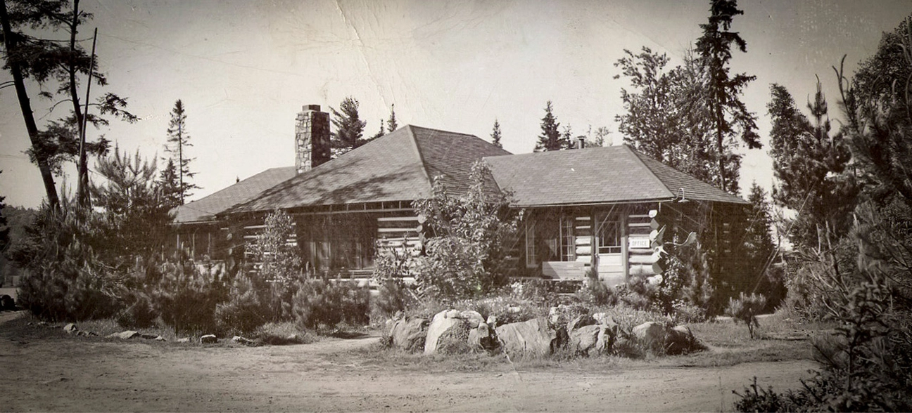 An early photograph of Killarney Lodge in Algonquin Park featuring the completed Office and Dining Rooms.